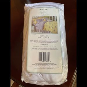 Year 2001 Waverly Cottage Collection Full bedskirt